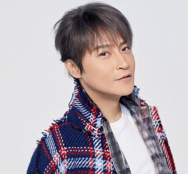 人长出老年斑有人家破人亡毁了脸必一运动6位过气明星现状：有(图4)
